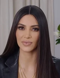 Kim Kardashian biografia - Roger Swidorowicz 1 230px Kim Kardashian 2019