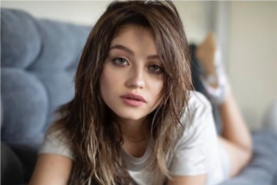 Biografía Karol Sevilla - Roger Swidorowicz 1 Karol Sevilla